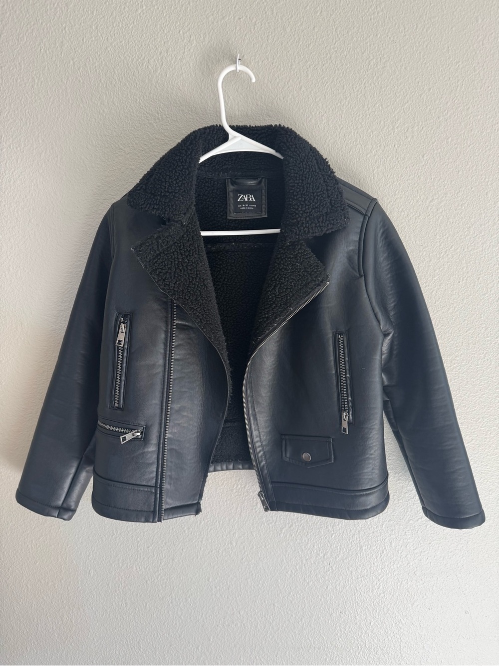 Zara black faux-leather motorcycle jacket, fuzzy black collar & lining kids 9-10